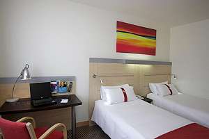 holiday inn twin soba