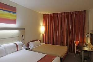 holiday inn express triple soba