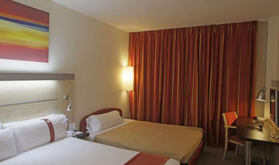 holiday inn express triple soba