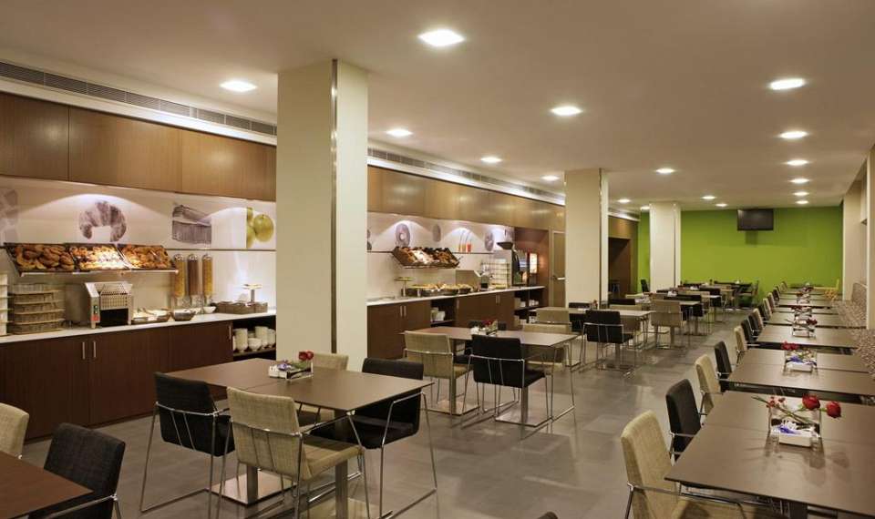 holiday inn express bar