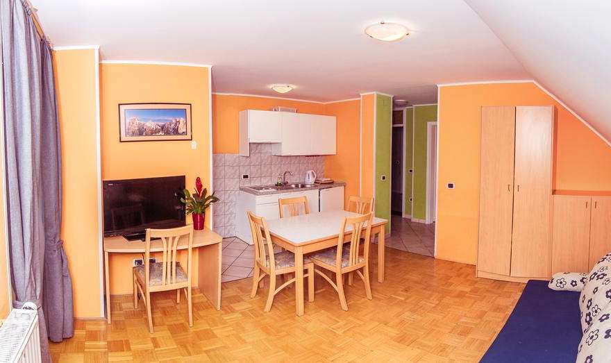 Apartmaji Skok Bovec dnevni prostor