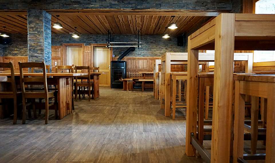 Slovenija Hotel Rozka Krvavec lesen interier