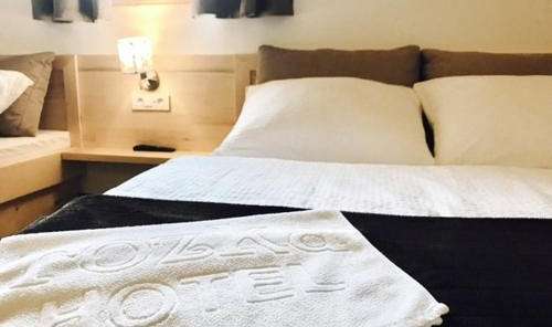 Slovenija Hotel Rozka Krvavec zakonska postelja