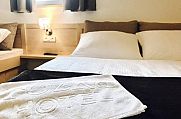 Slovenija Hotel Rozka Krvavec zakonska postelja